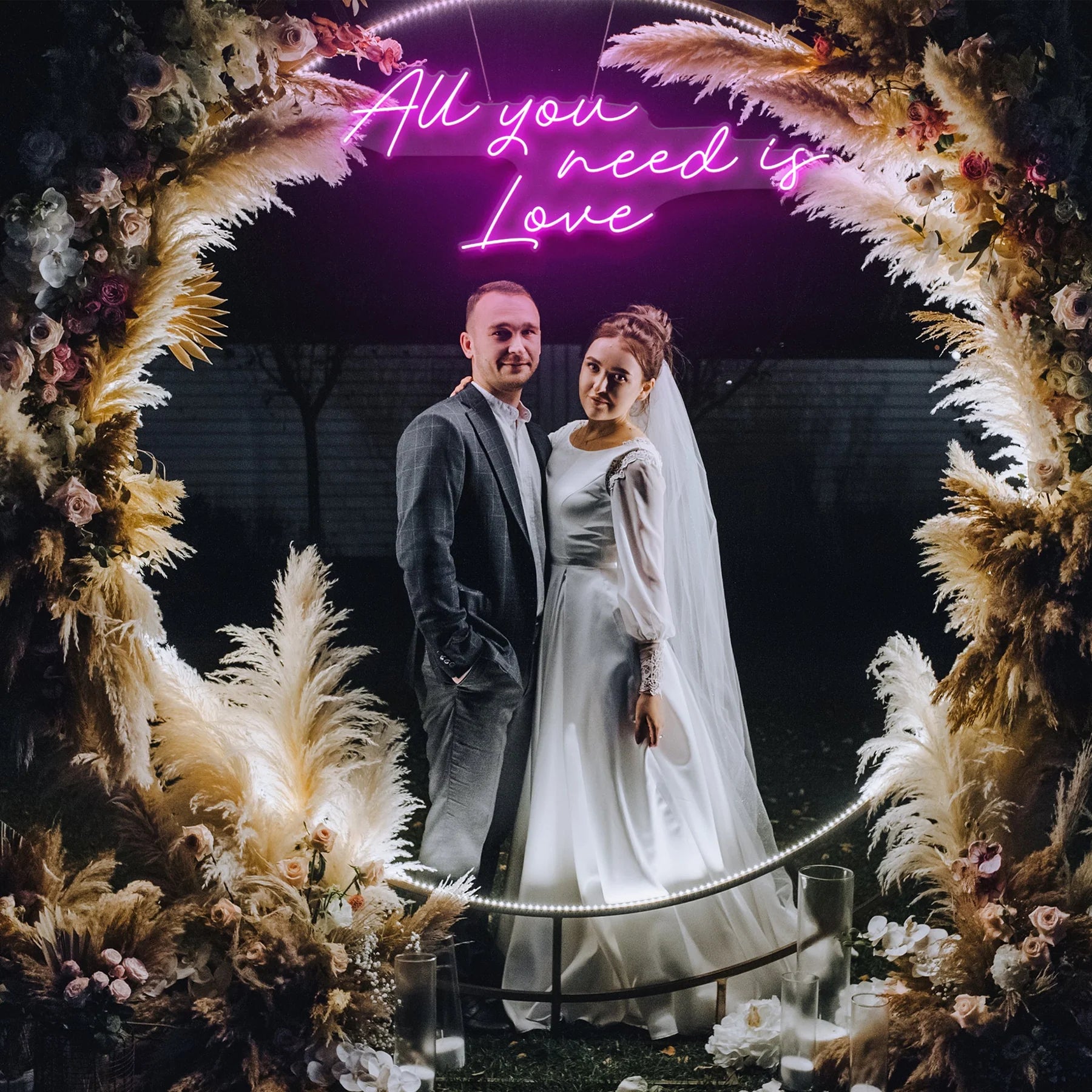 „All You Need Is Love“ – LED Neon Sign für unvergessliche Hochzeitsmomente