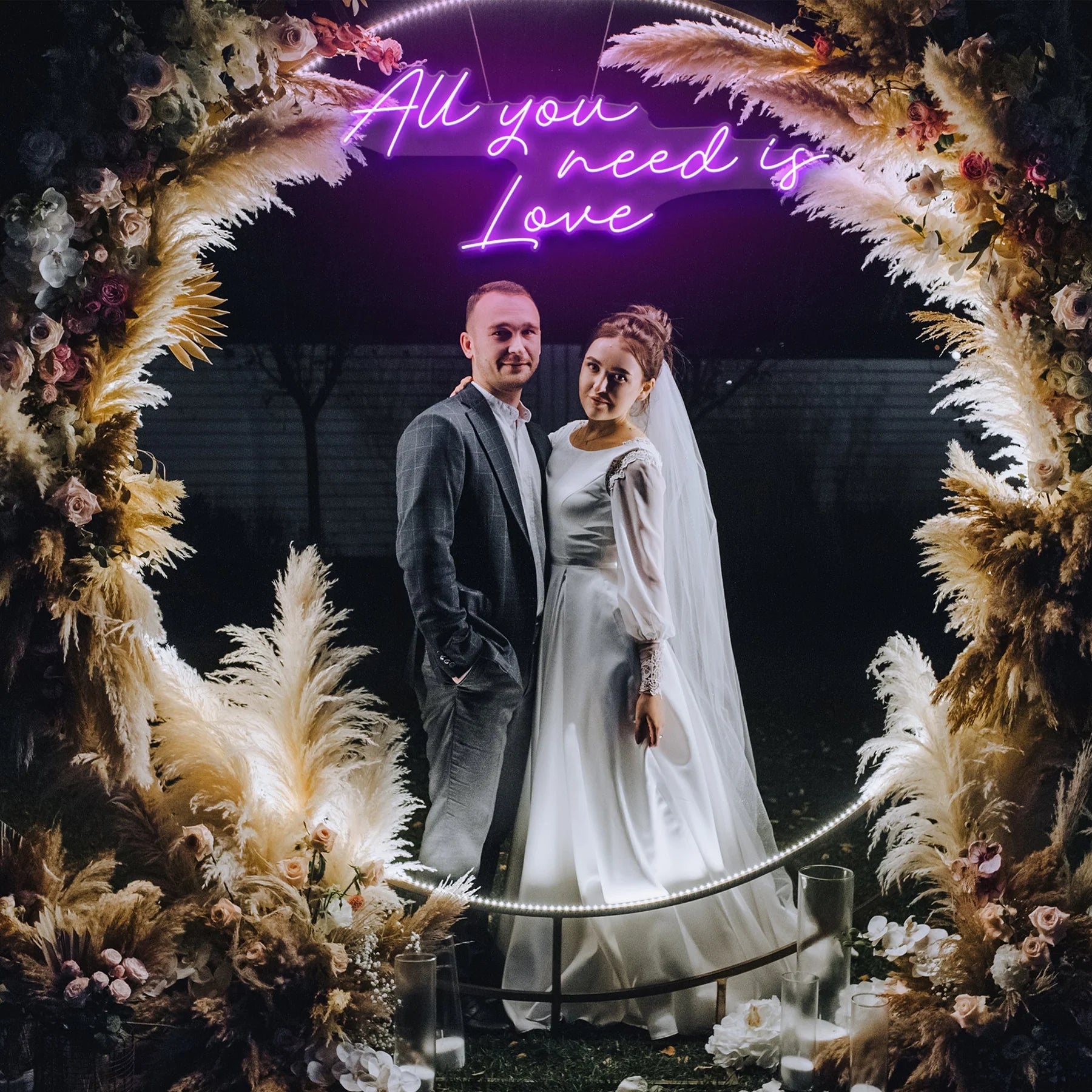 „All You Need Is Love“ – LED Neon Sign für unvergessliche Hochzeitsmomente