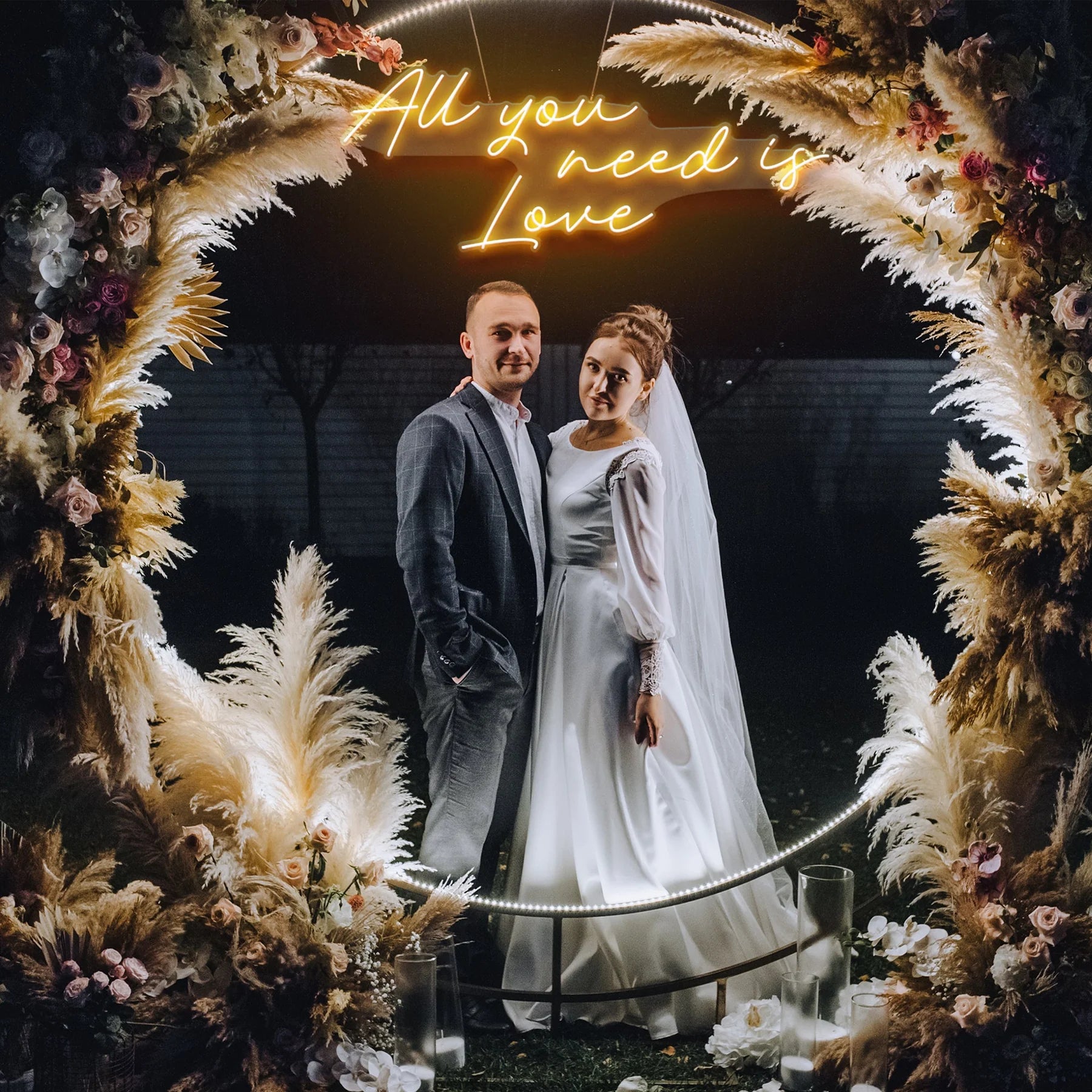 „All You Need Is Love“ – LED Neon Sign für unvergessliche Hochzeitsmomente