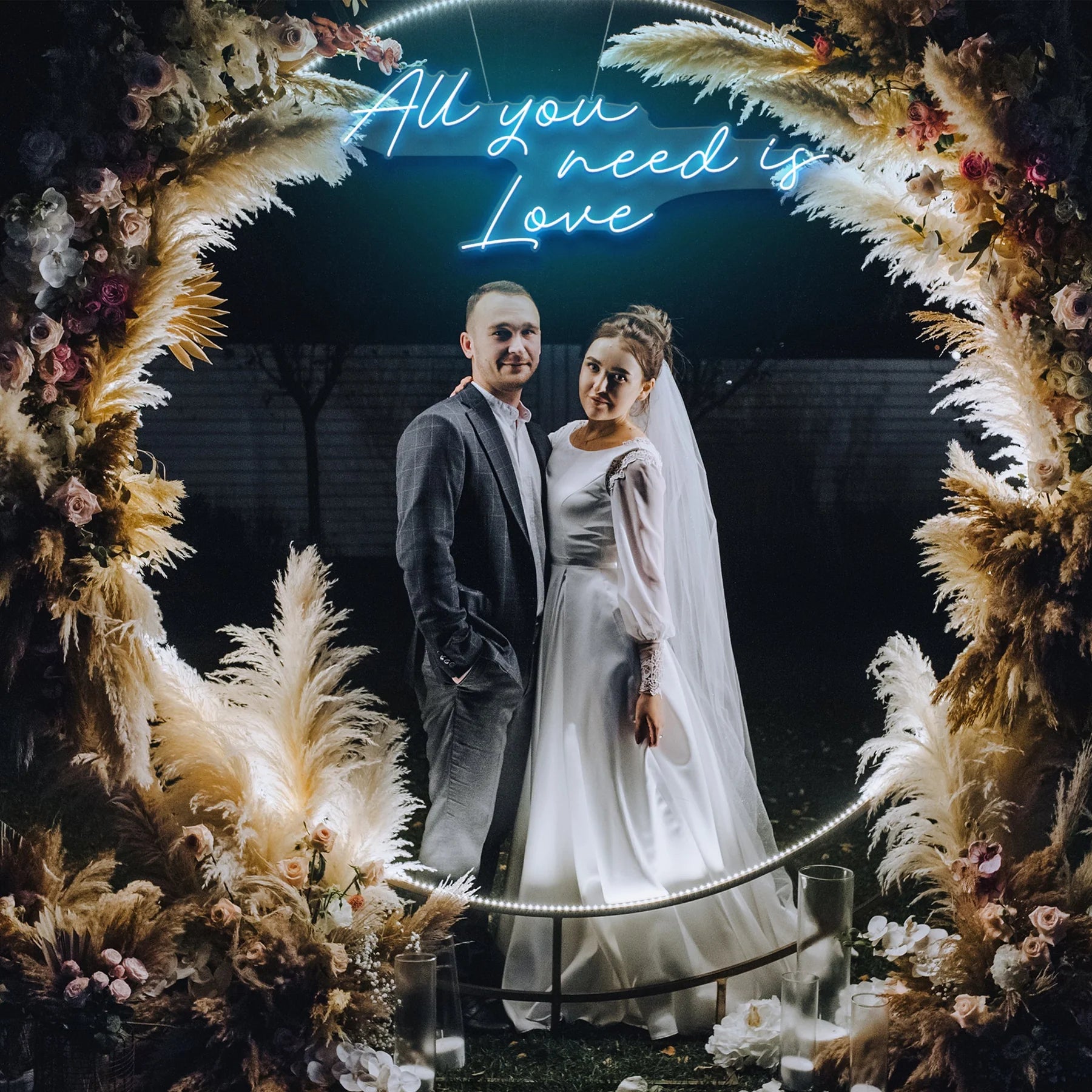 „All You Need Is Love“ – LED Neon Sign für unvergessliche Hochzeitsmomente