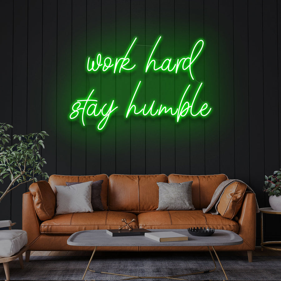 „Arbeite hart, bleib bescheiden“ LED-Leuchtreklame
