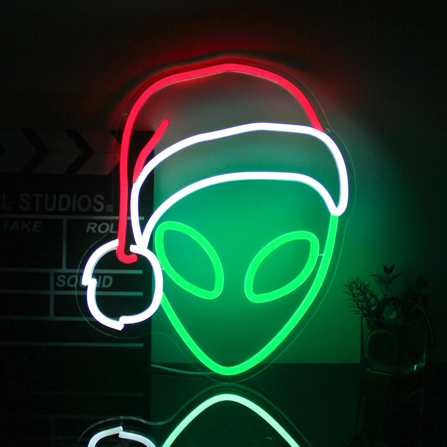 Christmas Alien Neonlampe – Grüne & Rote LED-Deko mit Weihnachtsflair