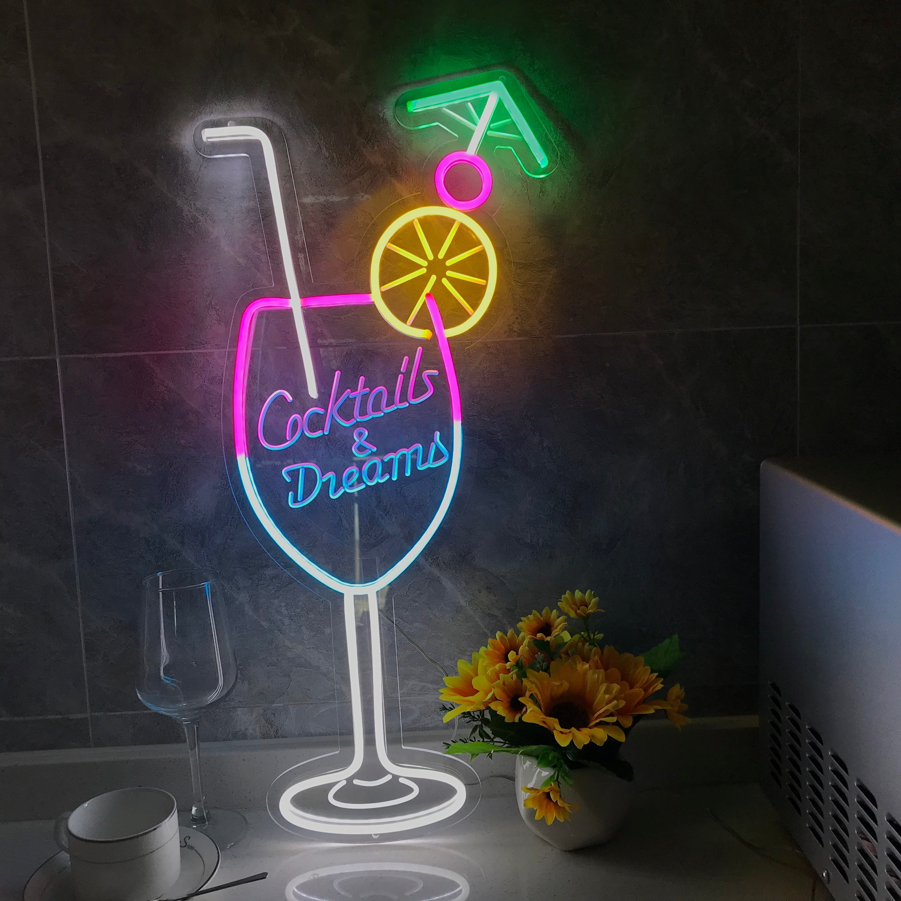 "Cocktails & Dreams" Mini Neonschrift
