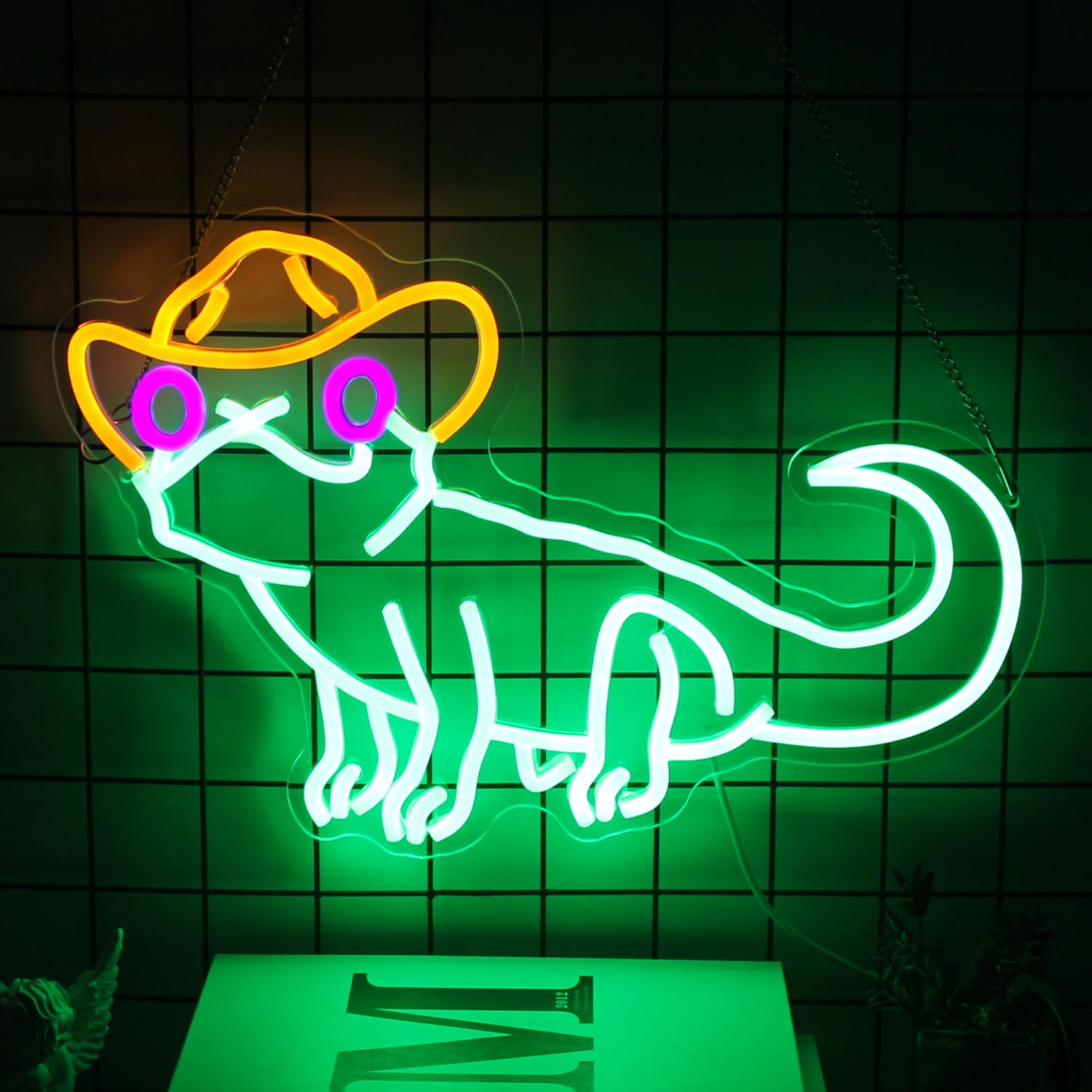 Grüne Leguan Neonlampe mit Cowboyhut – Coole Reptilien LED-Deko