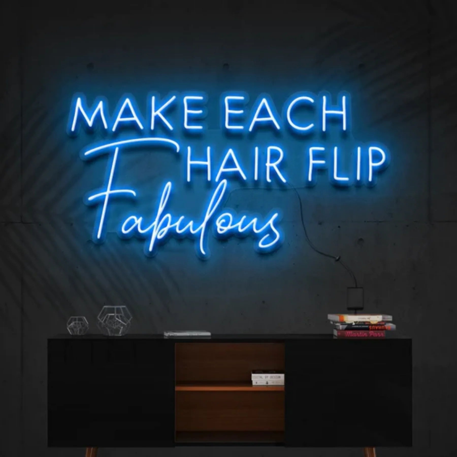 Leuchtreklame „Make Each Hair Flip Fabulous“ – Ihr glamouröses Statement in Neon