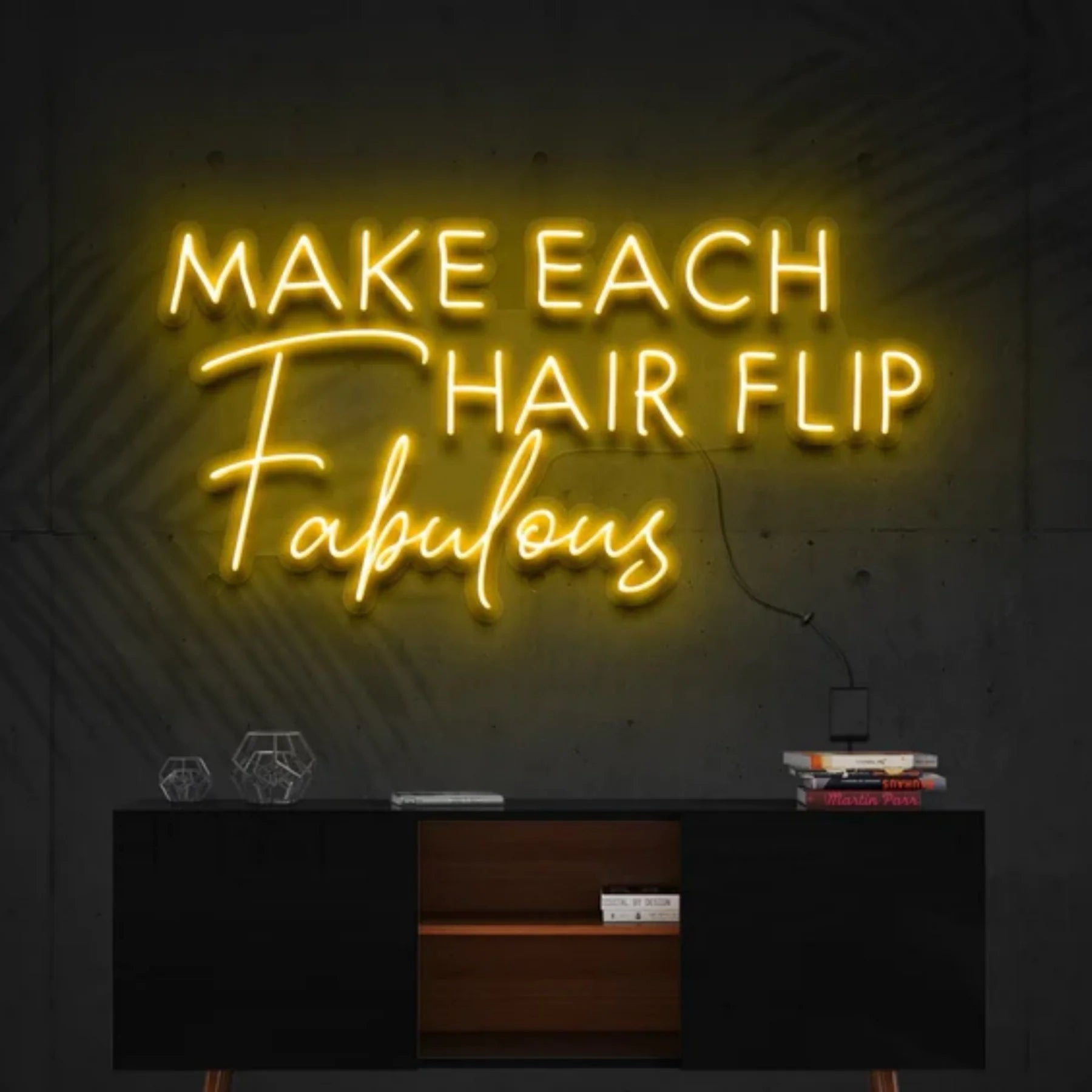 Leuchtreklame „Make Each Hair Flip Fabulous“ – Ihr glamouröses Statement in Neon