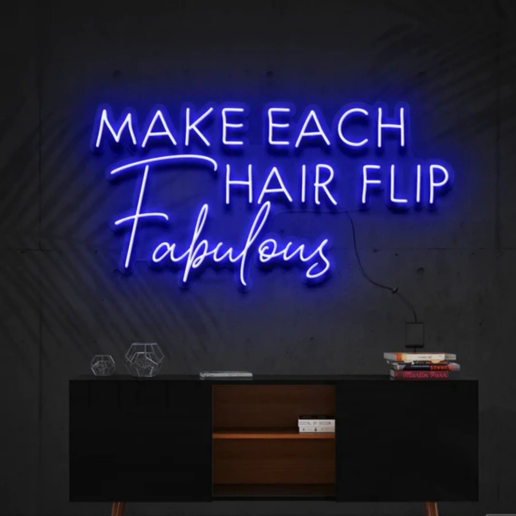 Leuchtreklame „Make Each Hair Flip Fabulous“ – Ihr glamouröses Statement in Neon