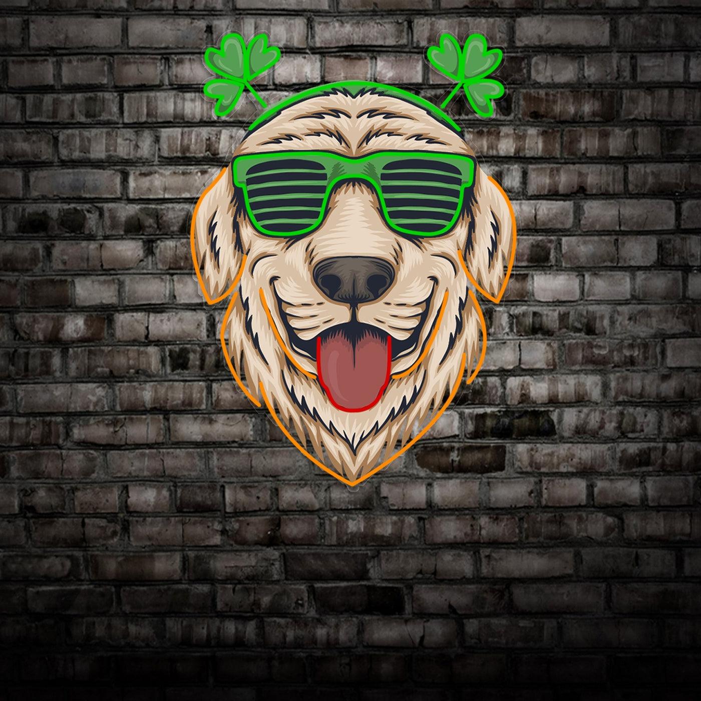 St. Patrick's Day Cooler Hund mit Brille, lächelndes Gesicht – LED Neon Acryl Kunstwerk