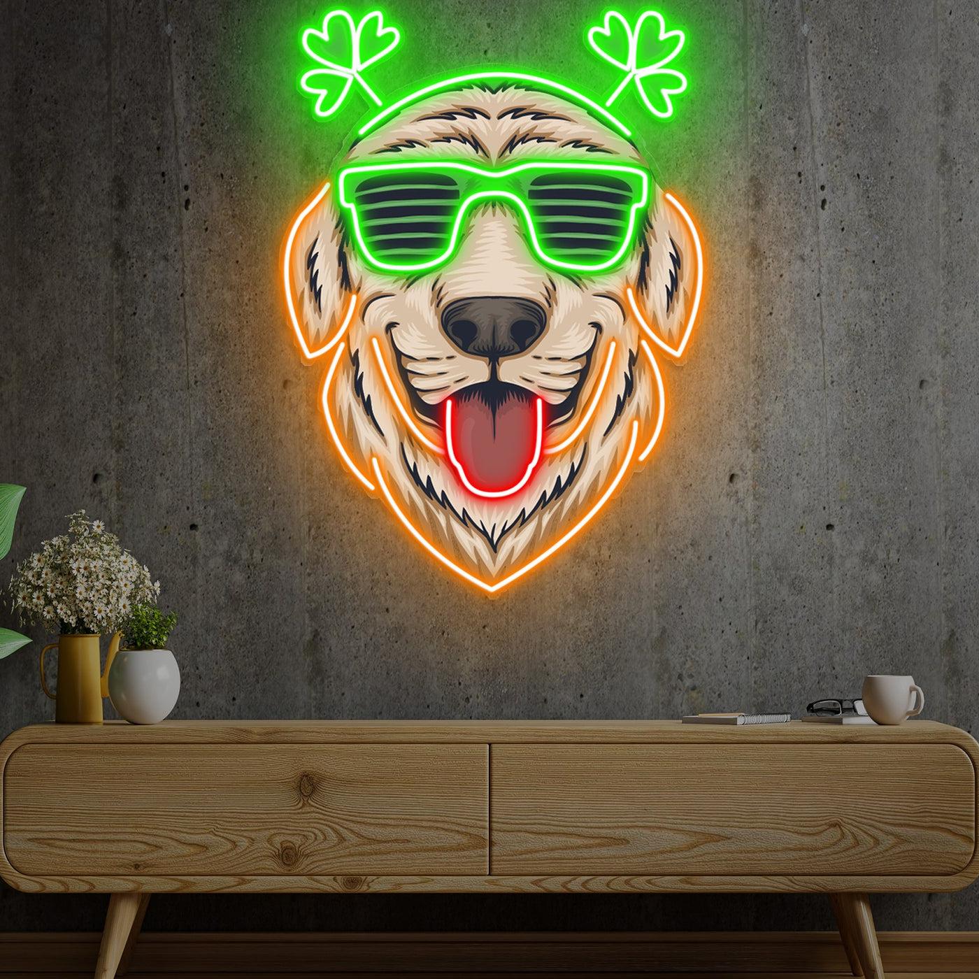 St. Patrick's Day Cooler Hund mit Brille, lächelndes Gesicht – LED Neon Acryl Kunstwerk