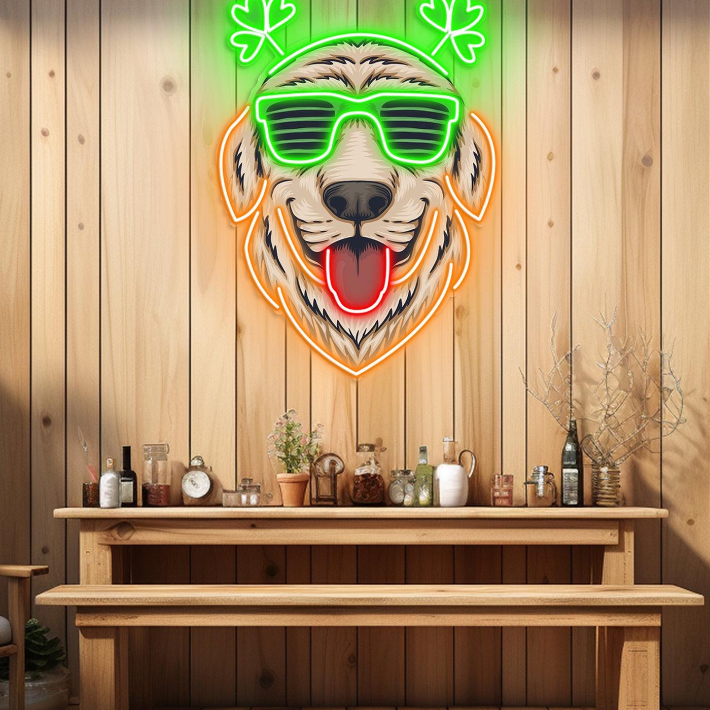 St. Patrick's Day Cooler Hund mit Brille, lächelndes Gesicht – LED Neon Acryl Kunstwerk